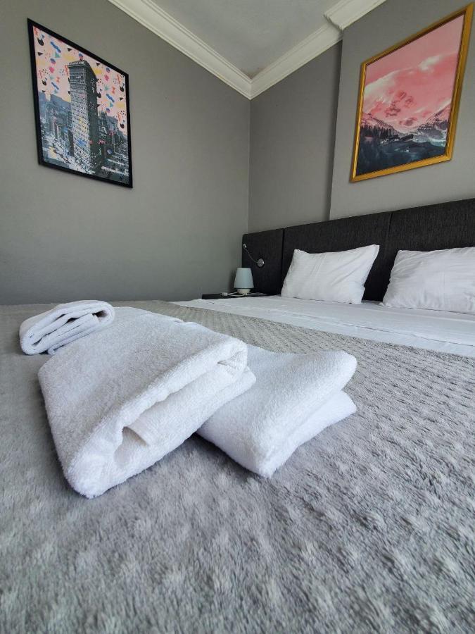 5 Mins To Airport Private Bed & Breakfast Istanboel